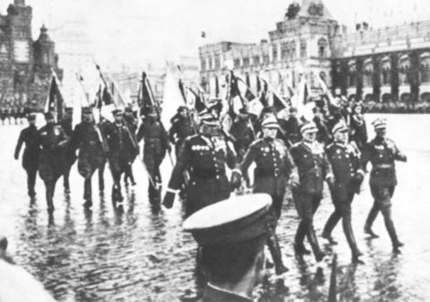 Parada w Moskwie - żołnierze LWP.